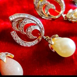 Silver AD pearl earring set.